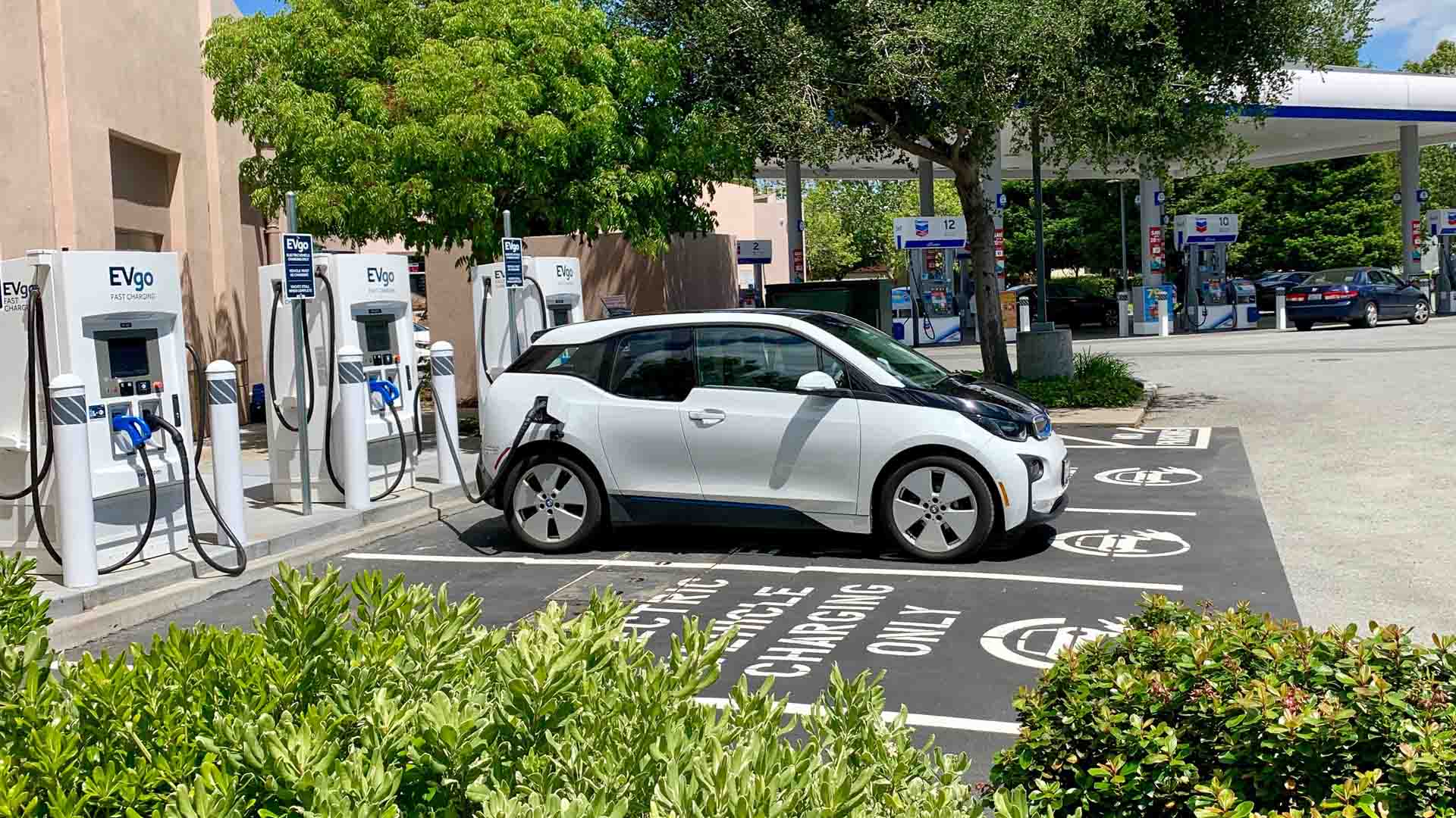 extreme-fast-charging-green-car-journal